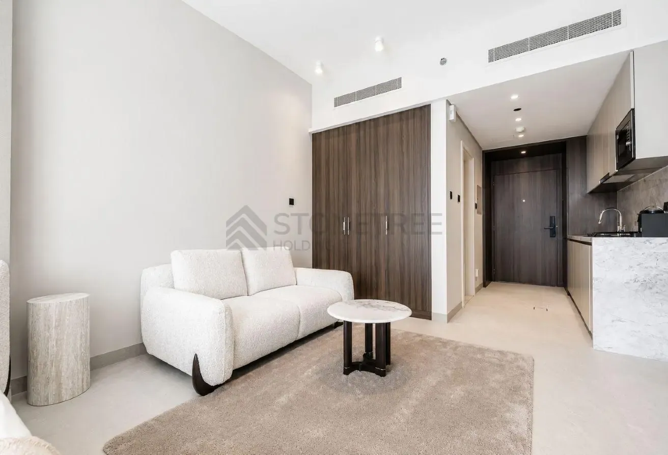 12 CHEQUES | Brand New Studio