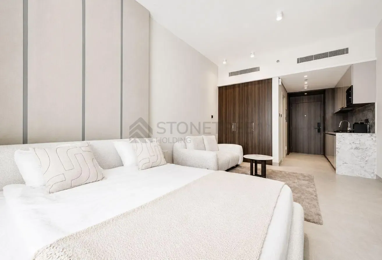 12 CHEQUES | Brand New Studio