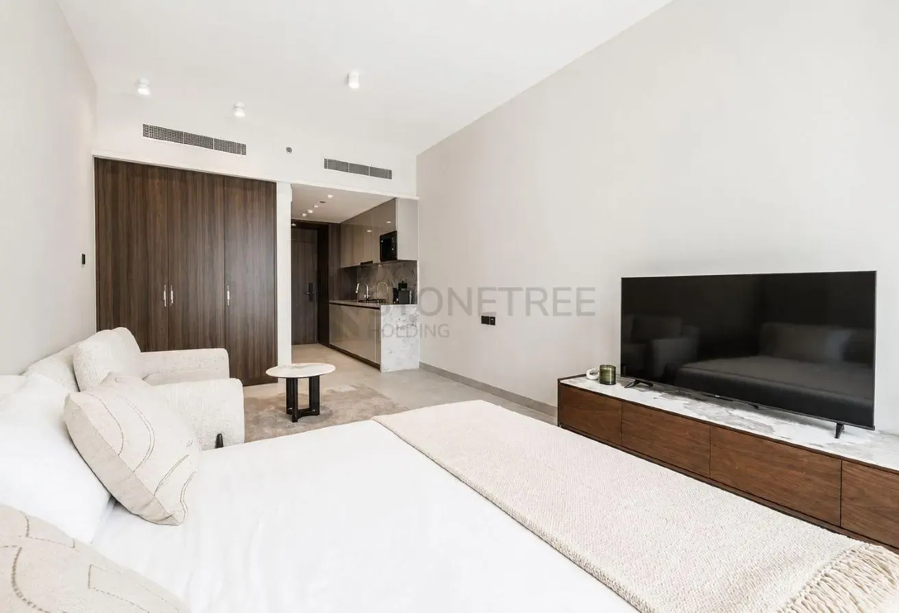 12 CHEQUES | Brand New Studio