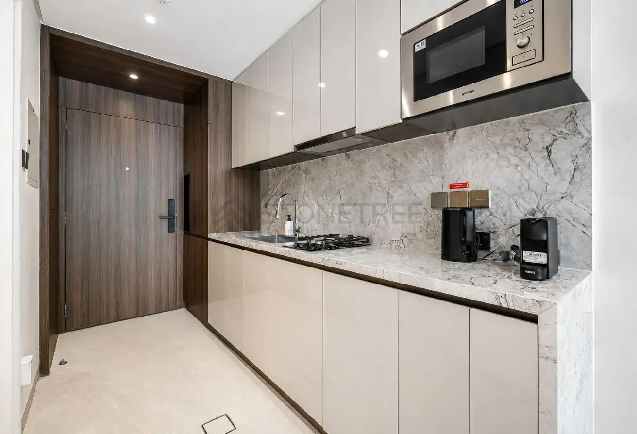 12 CHEQUES | Brand New Studio