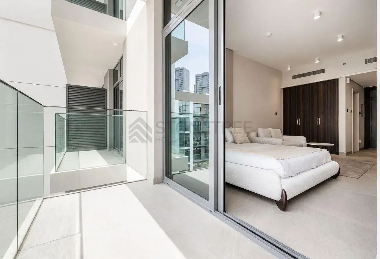 12 CHEQUES | Brand New Studio