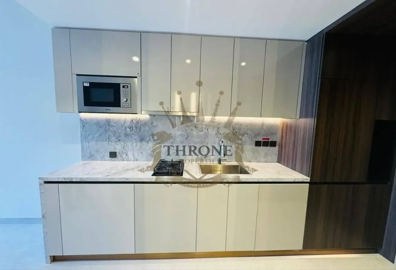 Higher floor I 6 Cheques I Brand New I High Tech
