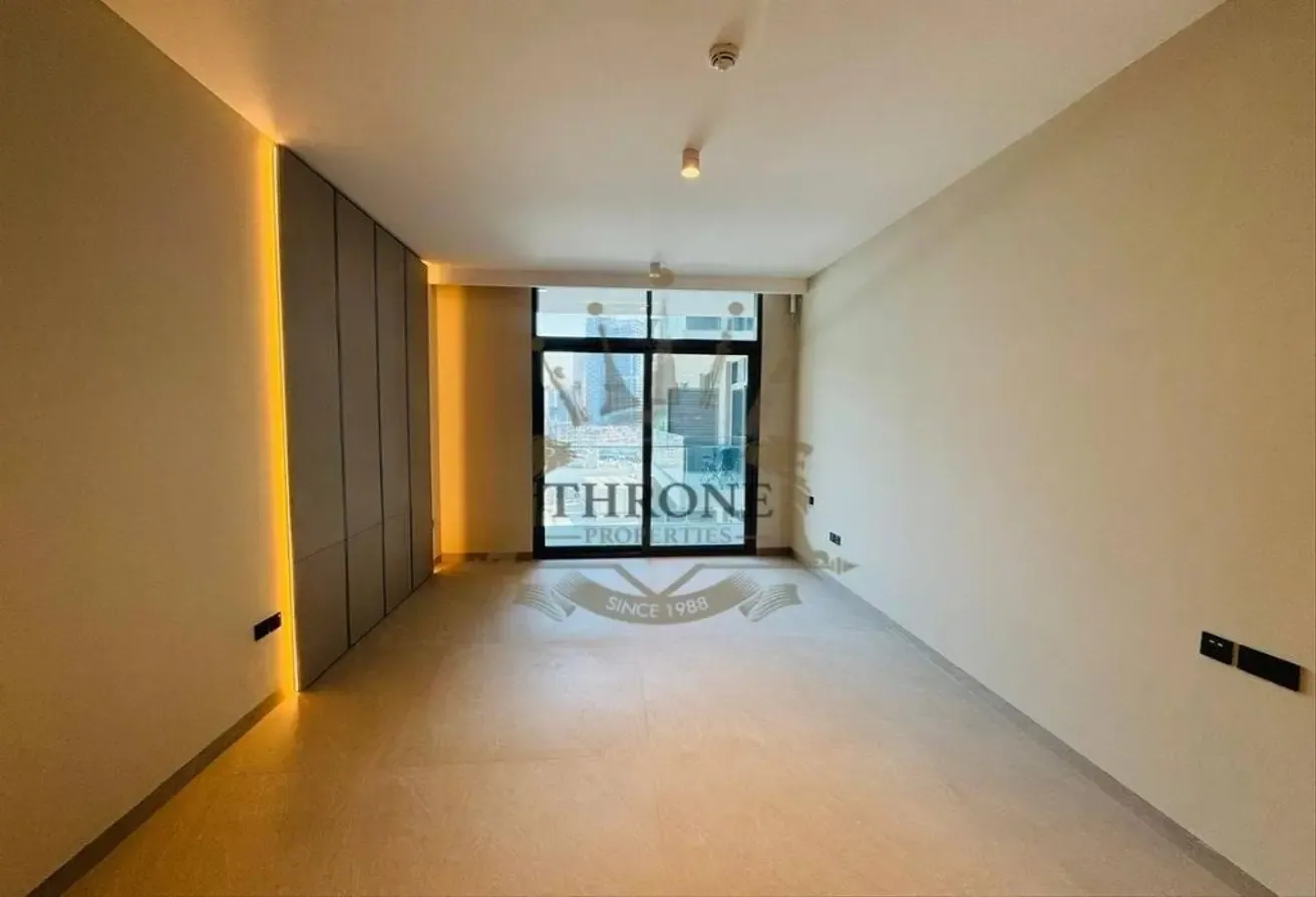 Higher floor I 6 Cheques I Brand New I High Tech