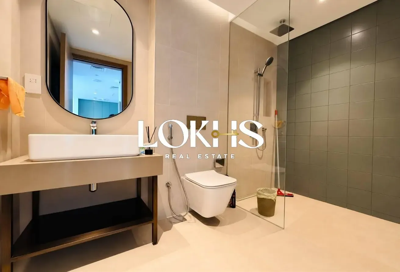 Fully Furnished | Mid-Floor | Vacant