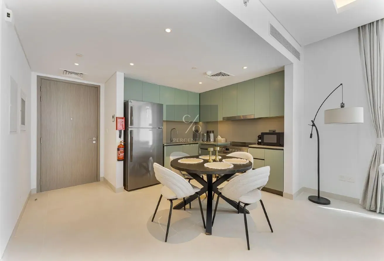 EXCLUSIVE | FURNISHED | VACANT | PARK VIEW