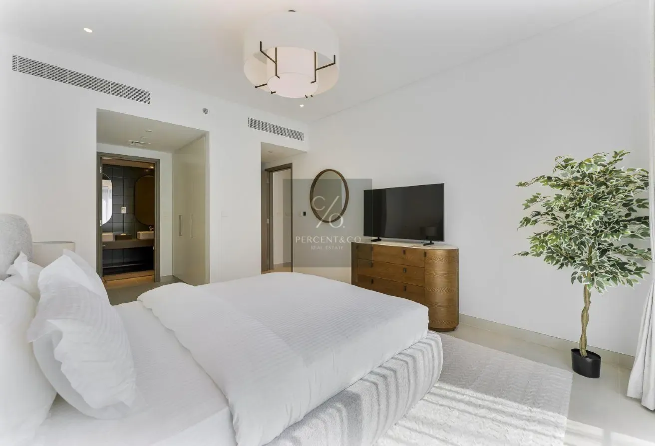 EXCLUSIVE | FURNISHED | VACANT | PARK VIEW