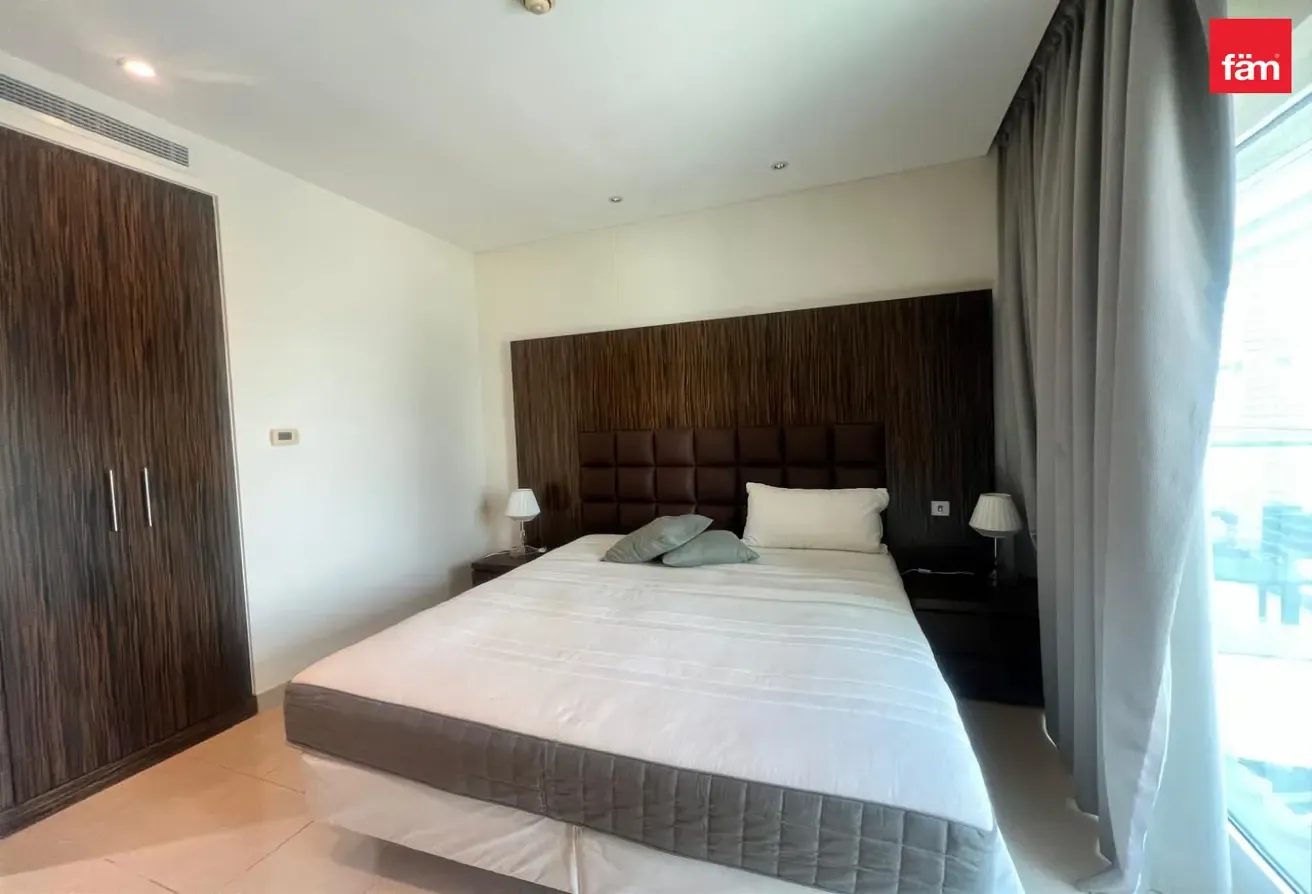 Spacious Fully Furnished L Balcony L High Floor