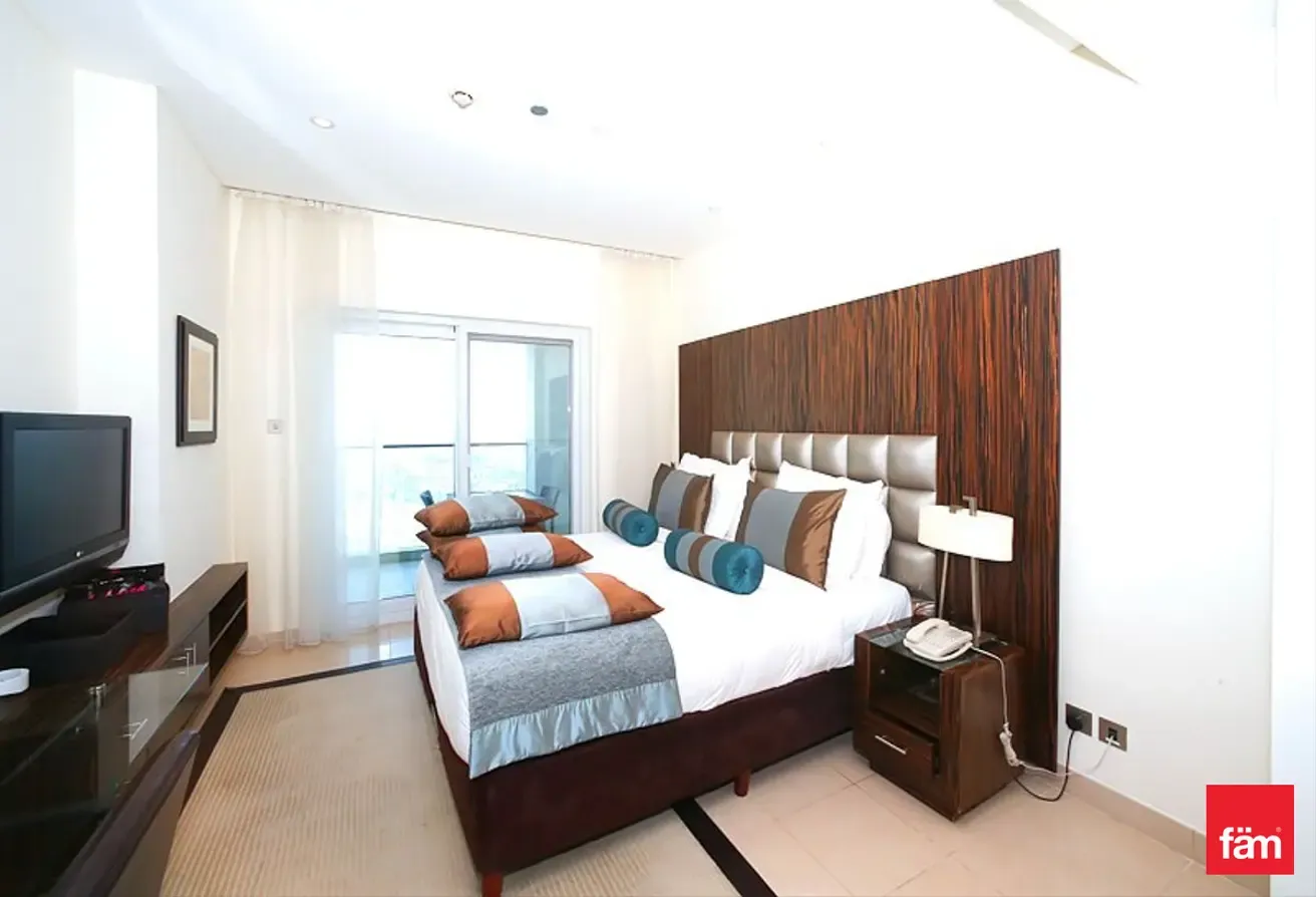 Spacious Fully Furnished l Balcony l High Floor