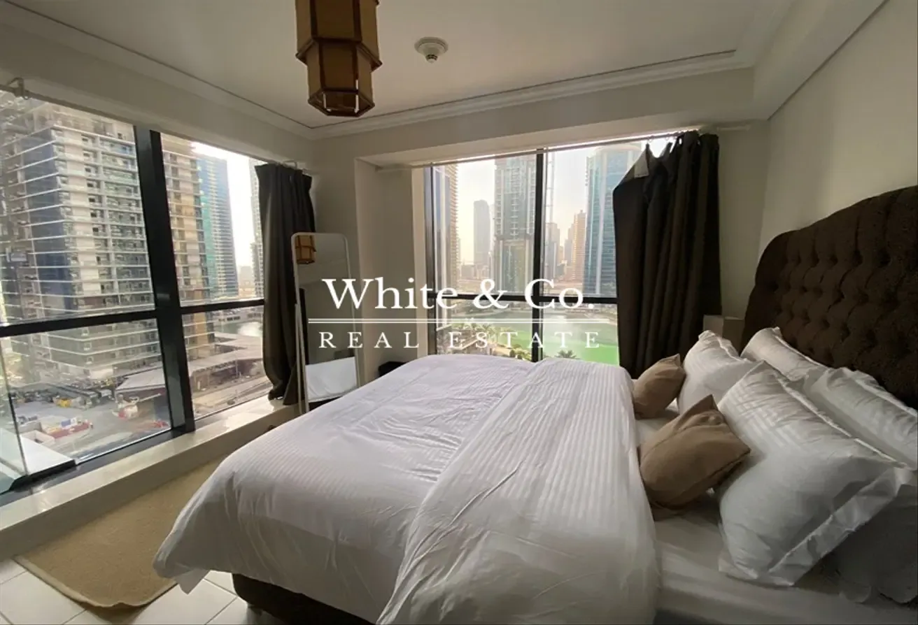 Full Lake View |Fully Furnished| Open Plan