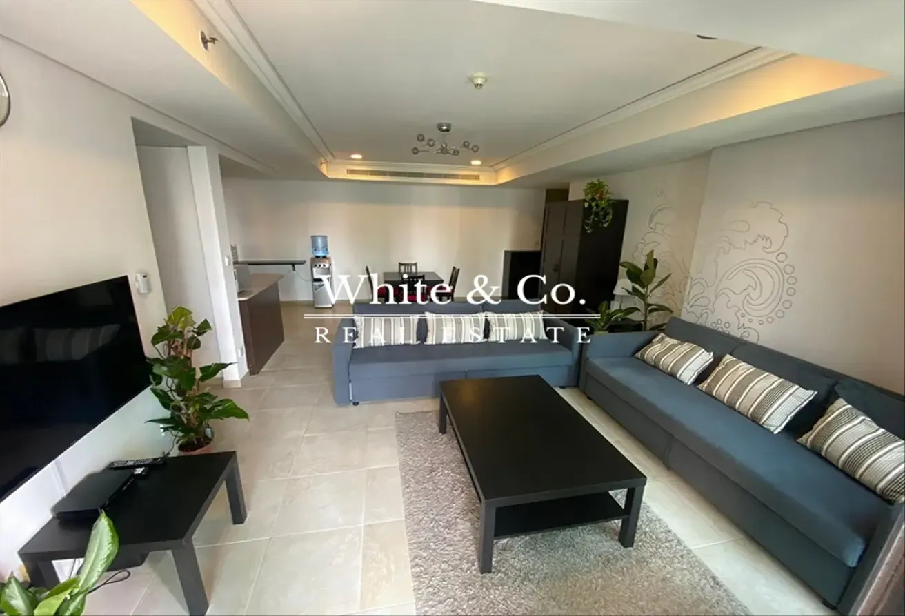 Full Lake View |Fully Furnished| Open Plan