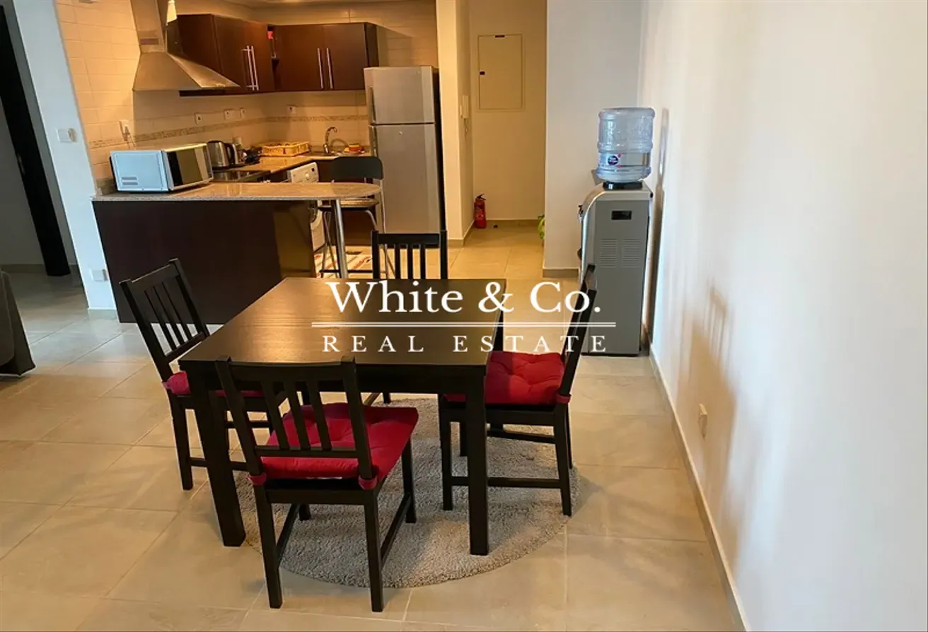 Full Lake View |Fully Furnished| Open Plan
