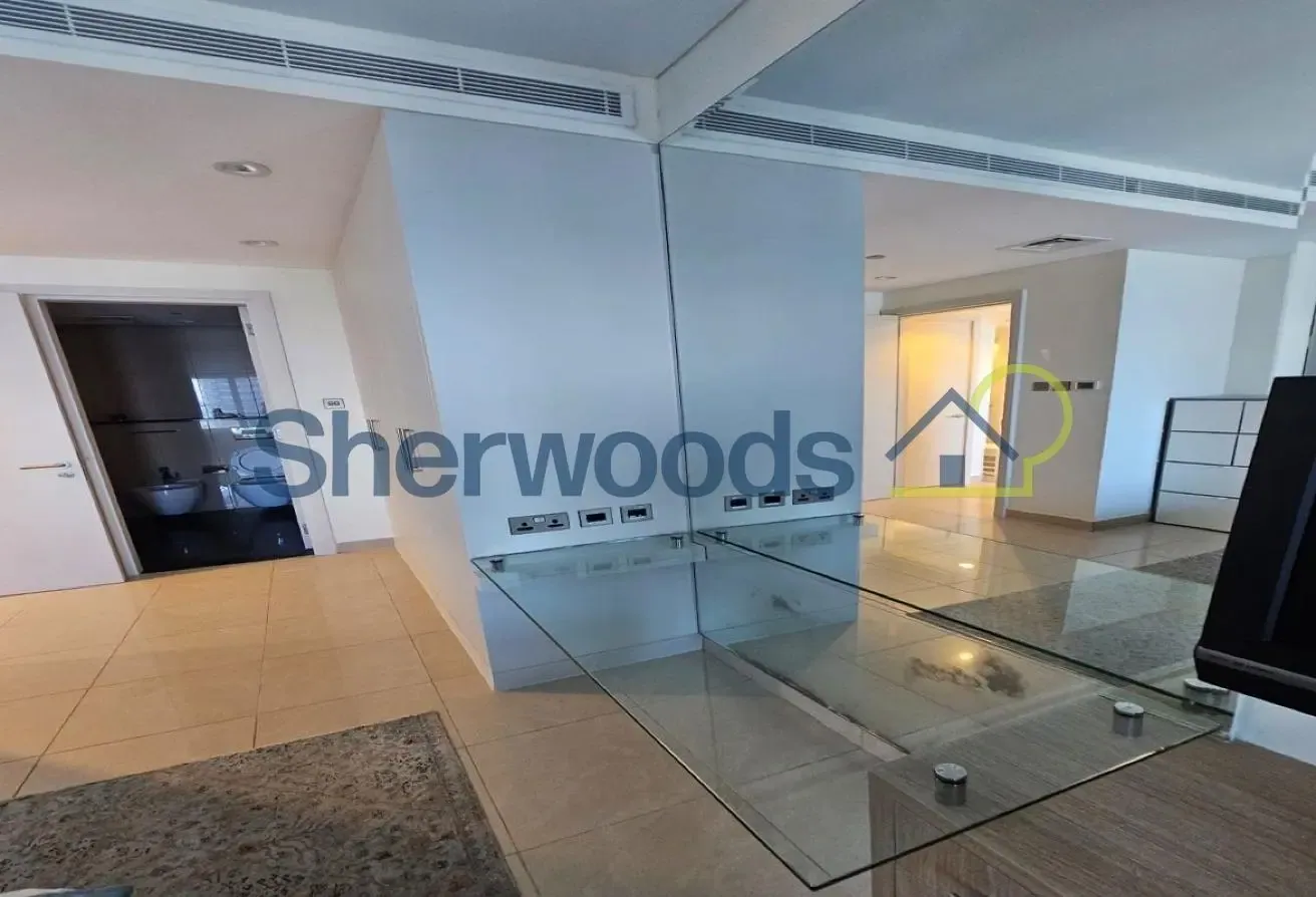 Beautifully furnished | Bright | Non-Negotiable