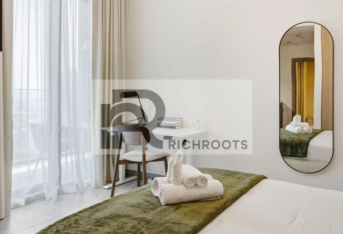 MAGNIFICENT DESIGN * READY TO MOVE * CANAL VIEW