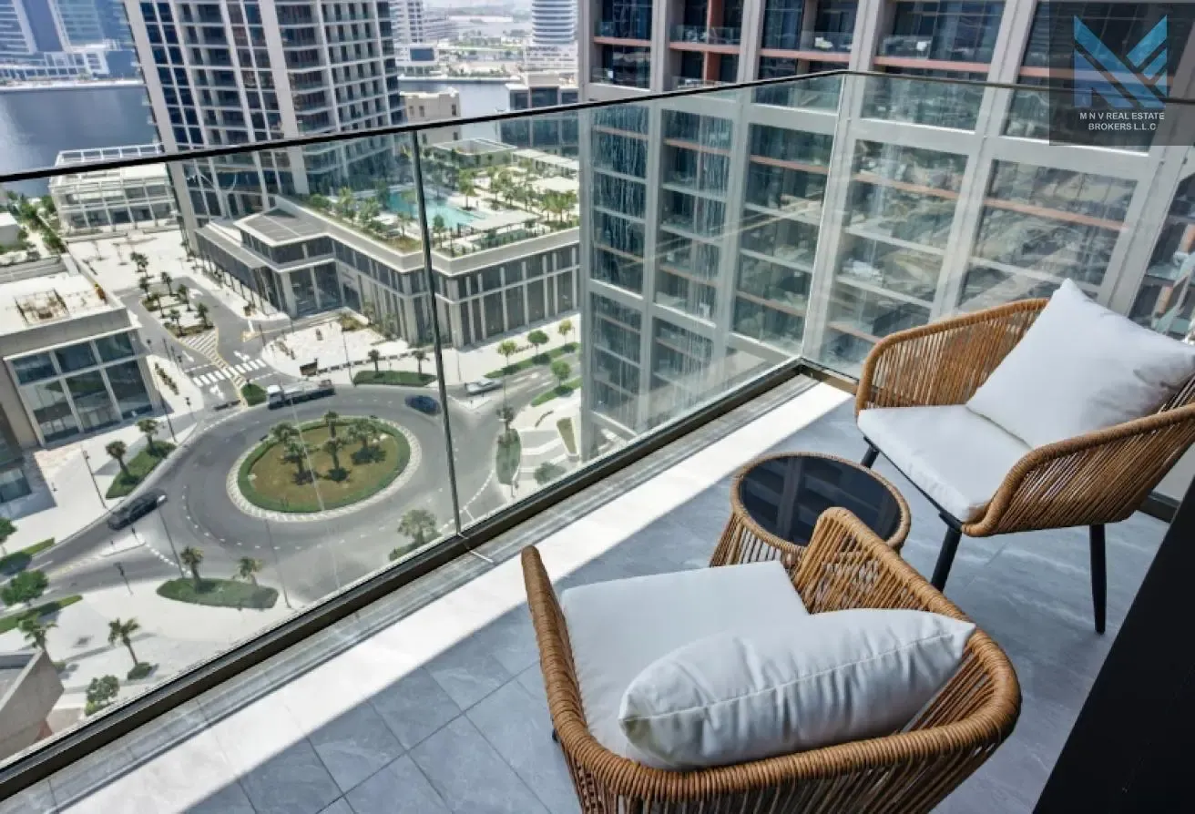 The Best Studio in Peninsula Two | Canal Views