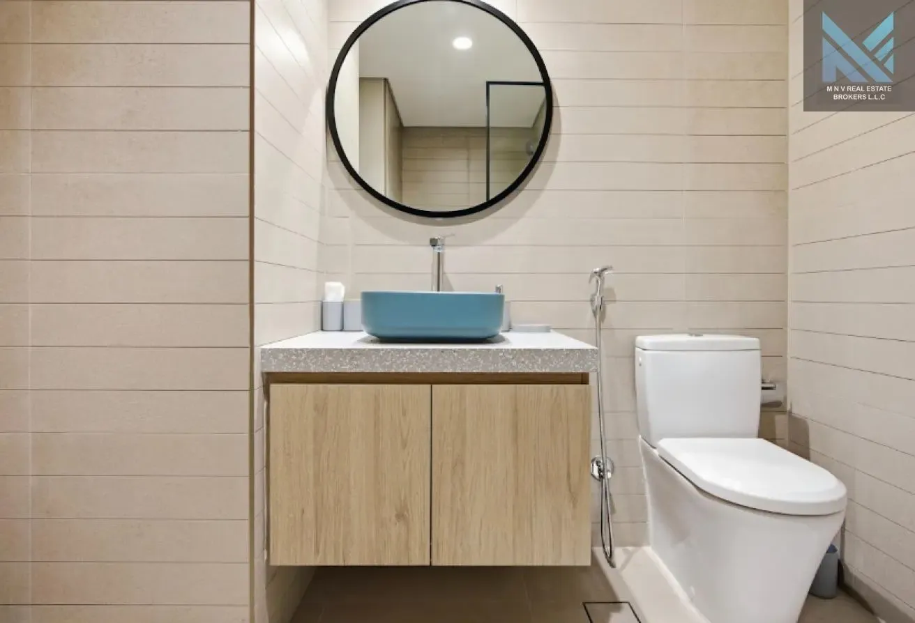 The Best Studio in Peninsula Two | Canal Views