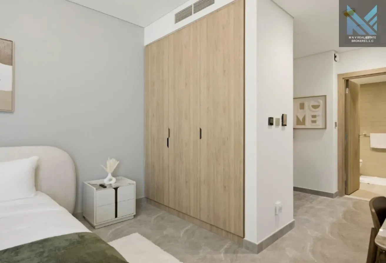 The Best Studio in Peninsula Two | Canal Views
