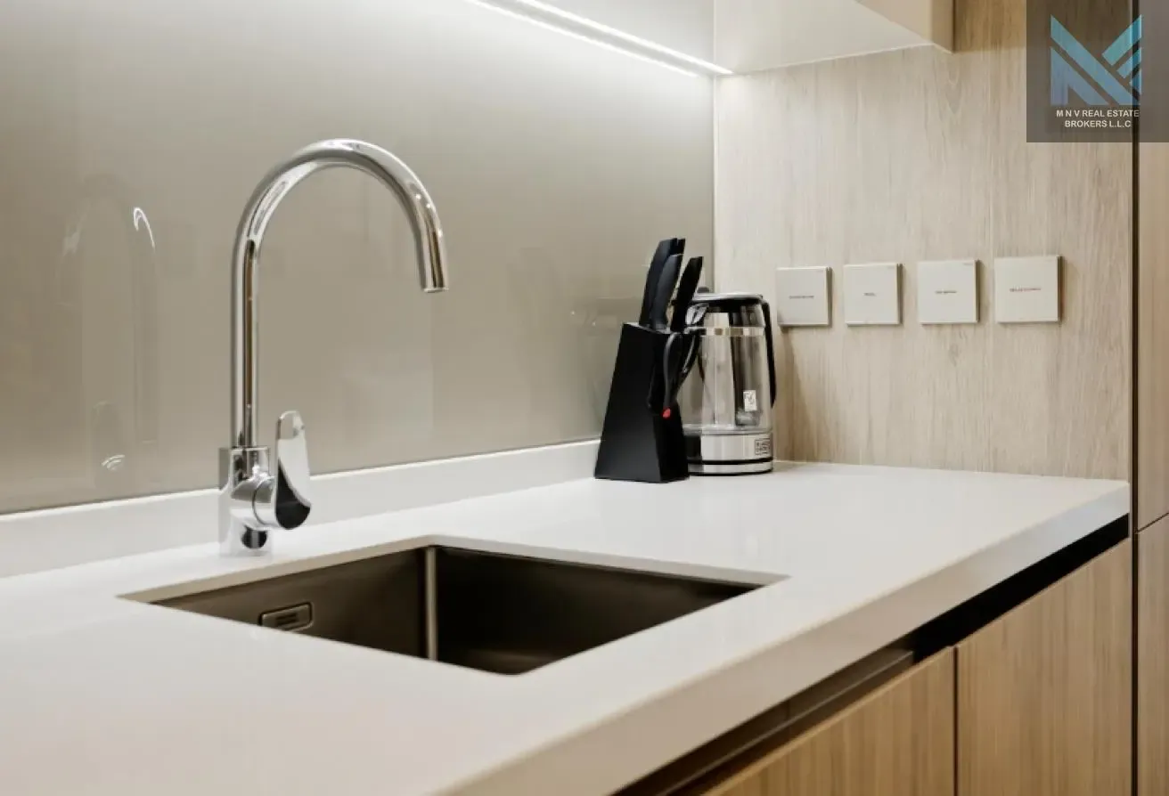 The Best Studio in Peninsula Two | Canal Views