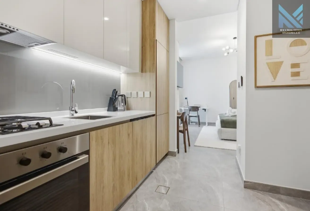 The Best Studio in Peninsula Two | Canal Views