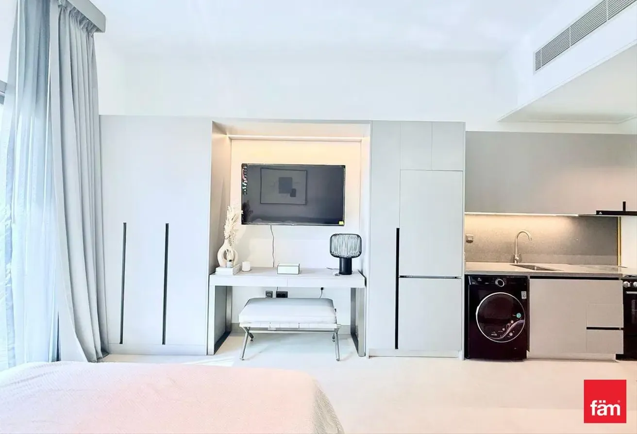 Vacant | Bright Interior | Fully Furnished