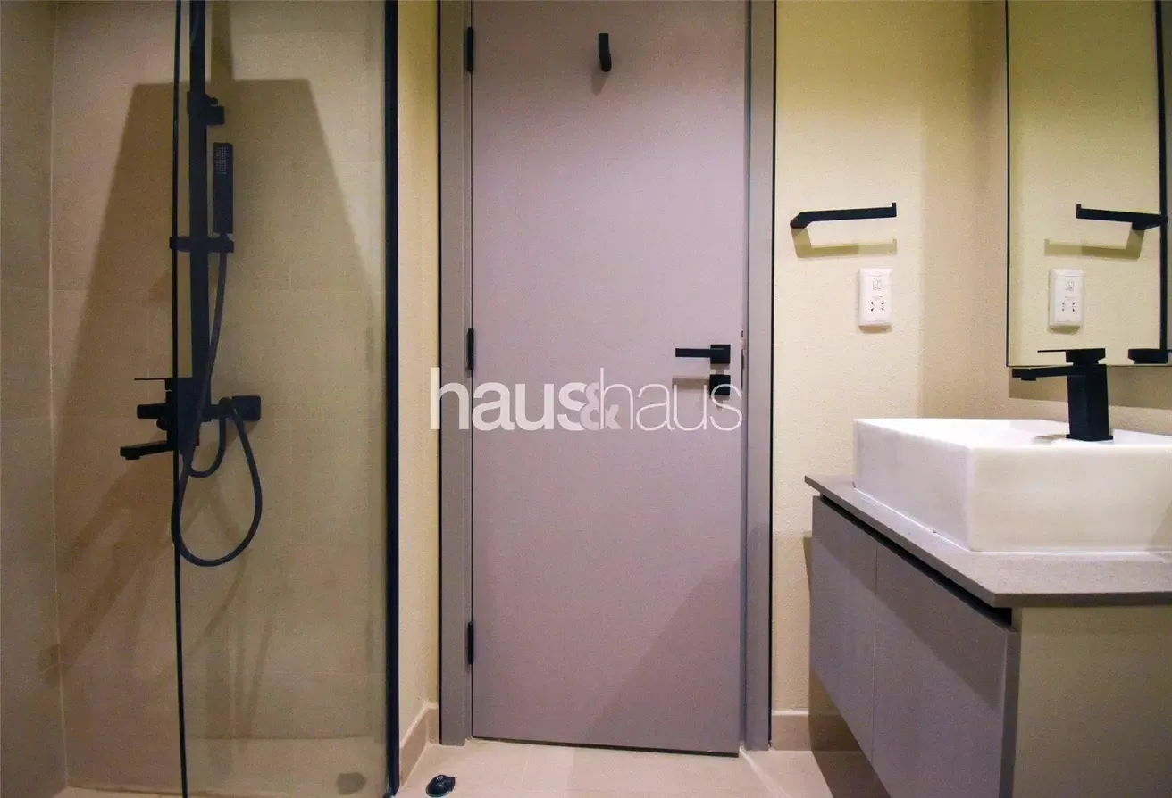 Fully Furnished / Chiller Free / Vacant