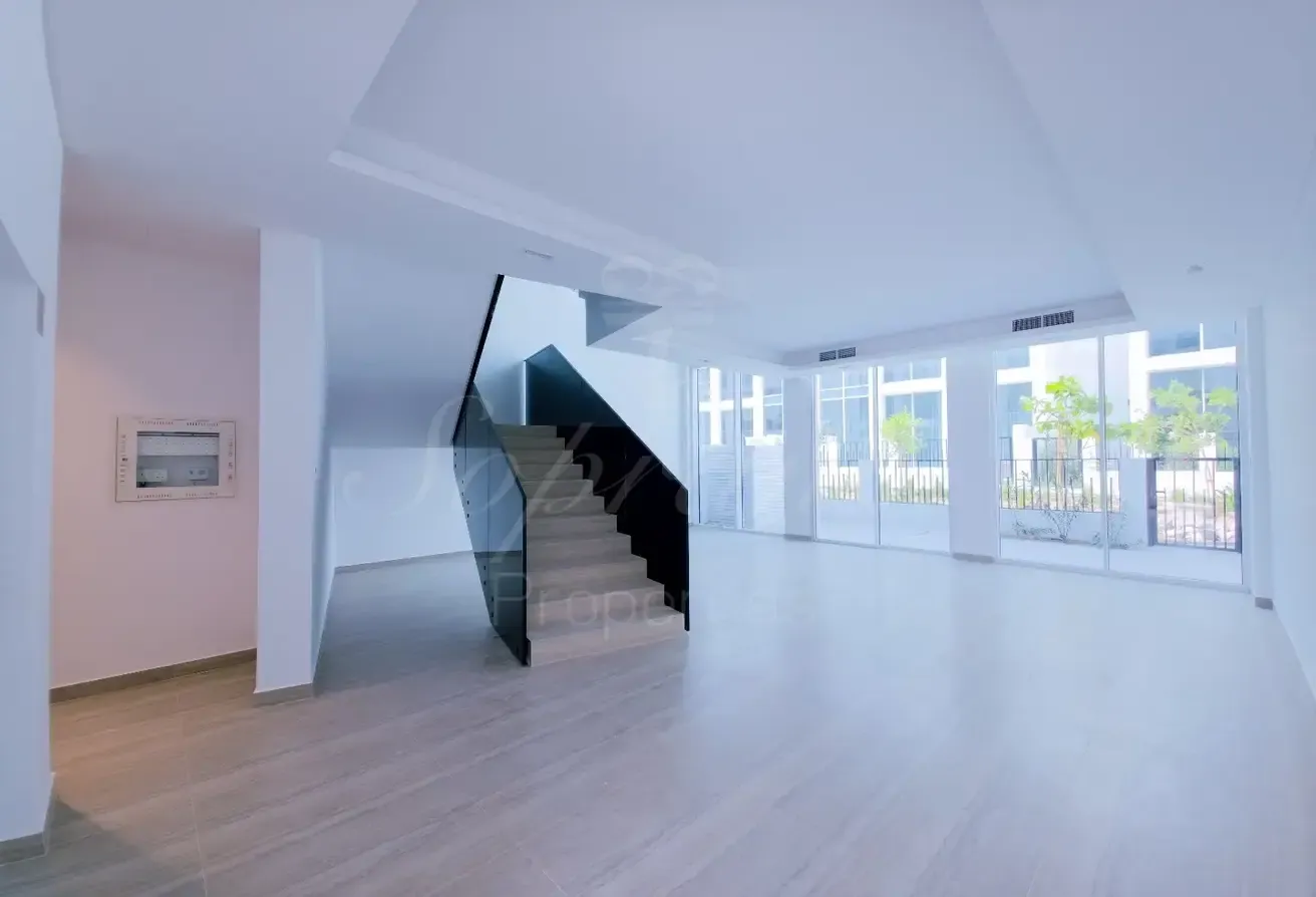 Modern 4BR Ixora Villa | Water View | Private Lift