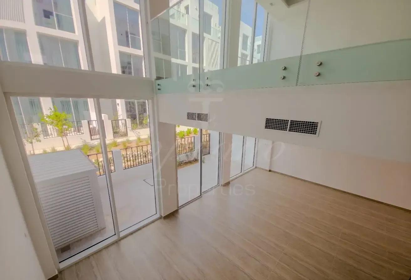 Modern 4BR Ixora Villa | Water View | Private Lift