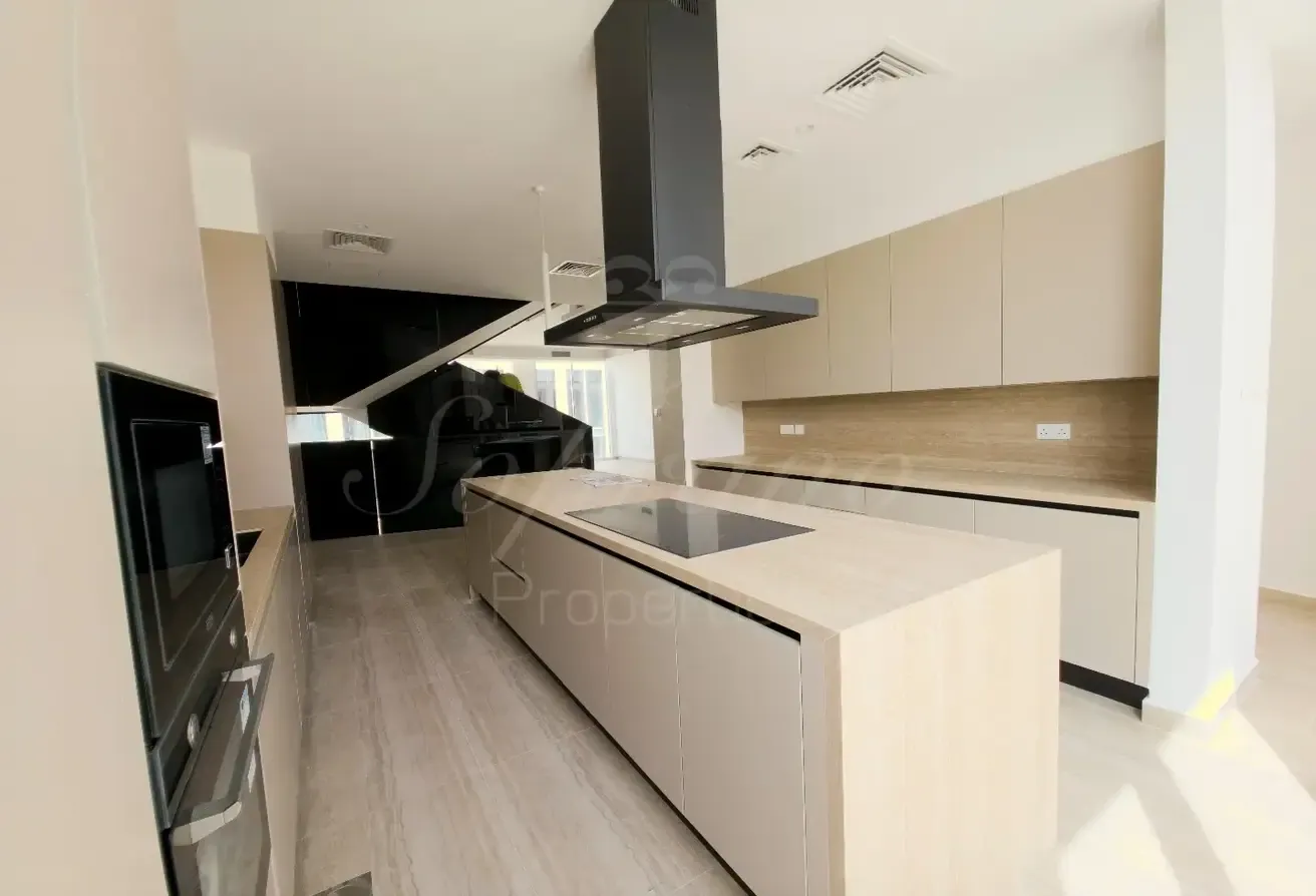Modern 4BR Ixora Villa | Water View | Private Lift