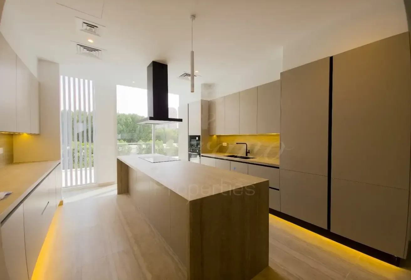 Modern 4BR Ixora Villa | Water View | Private Lift
