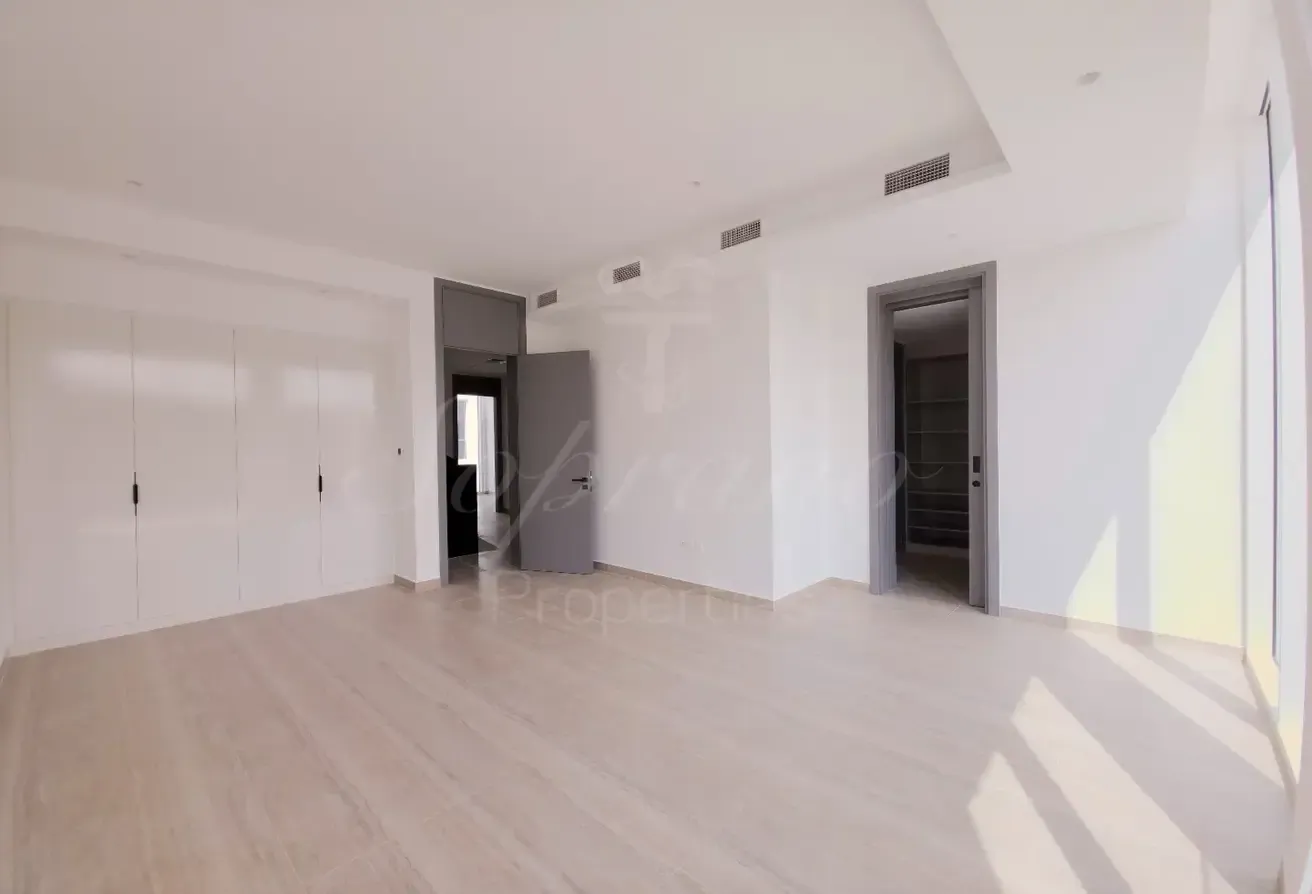 Modern 4BR Ixora Villa | Water View | Private Lift