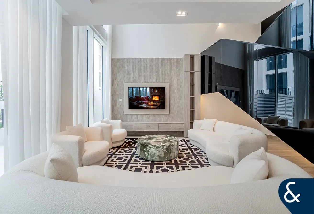 Newly Furnished | Close to the Bay | 4 Bed