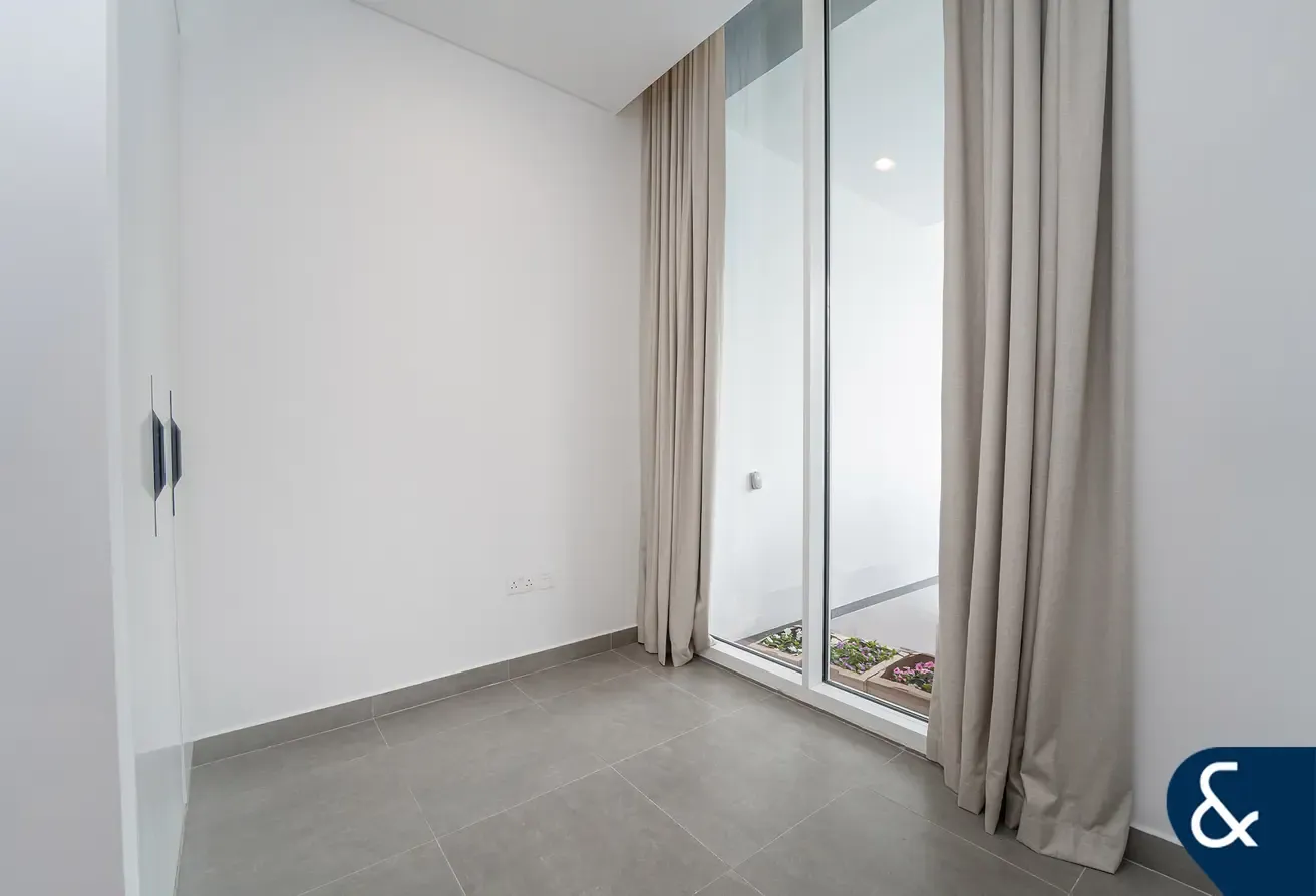 Newly Furnished | Close to the Bay | 4 Bed