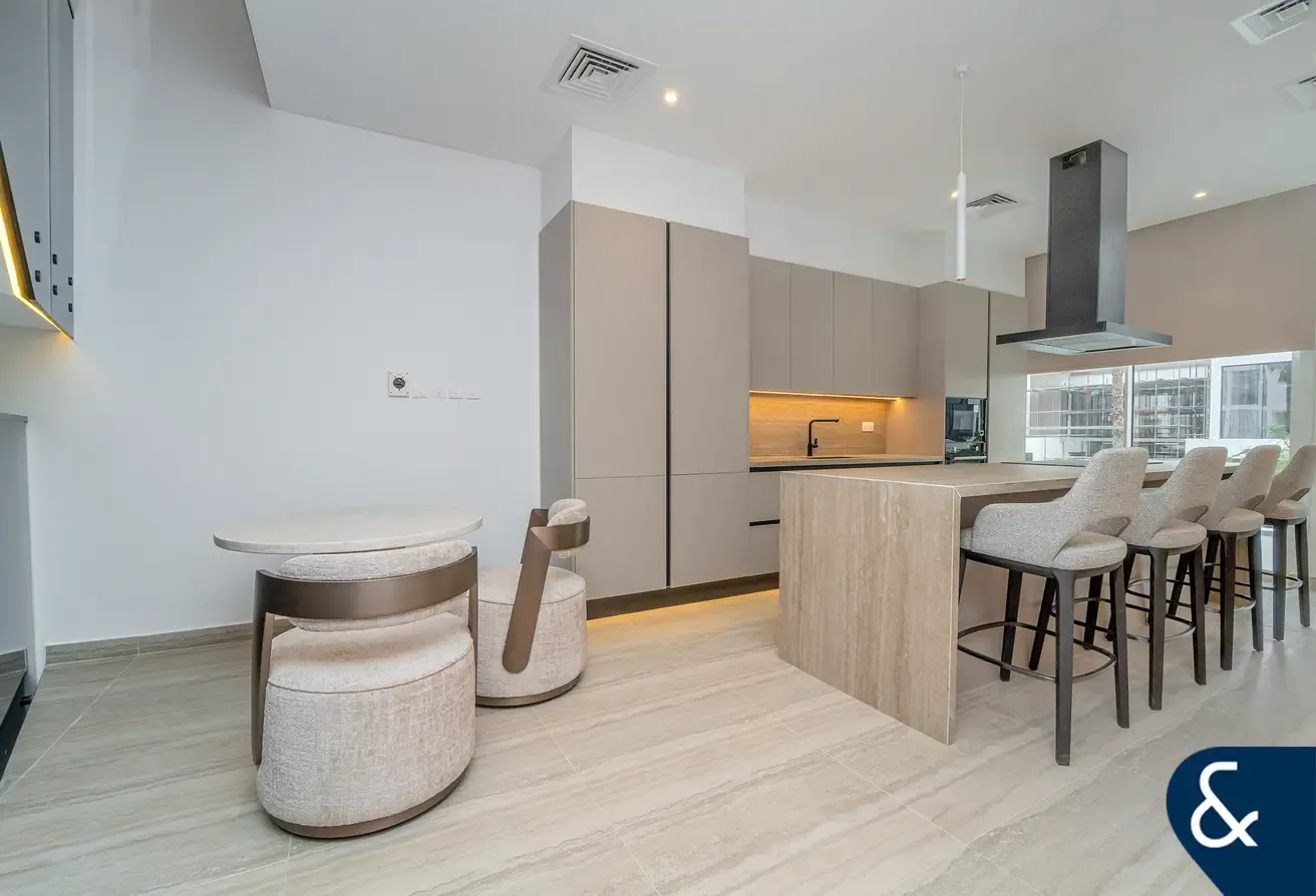 Newly Furnished | Close to the Bay | 4 Bed