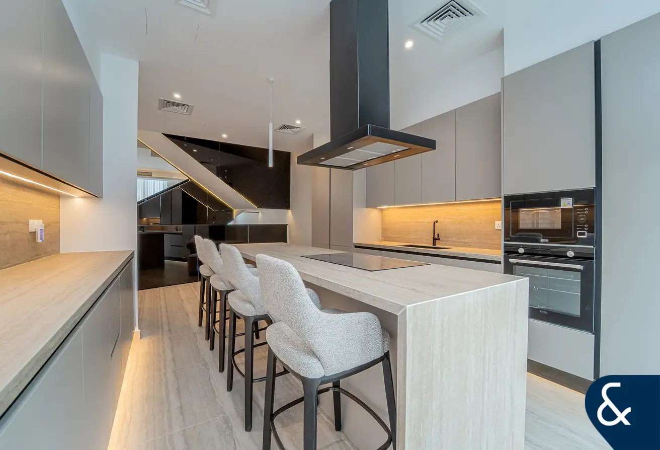 Newly Furnished | Close to the Bay | 4 Bed