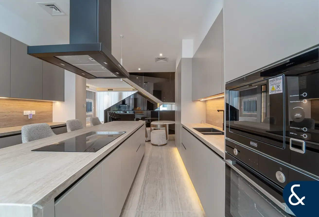 Newly Furnished | Close to the Bay | 4 Bed