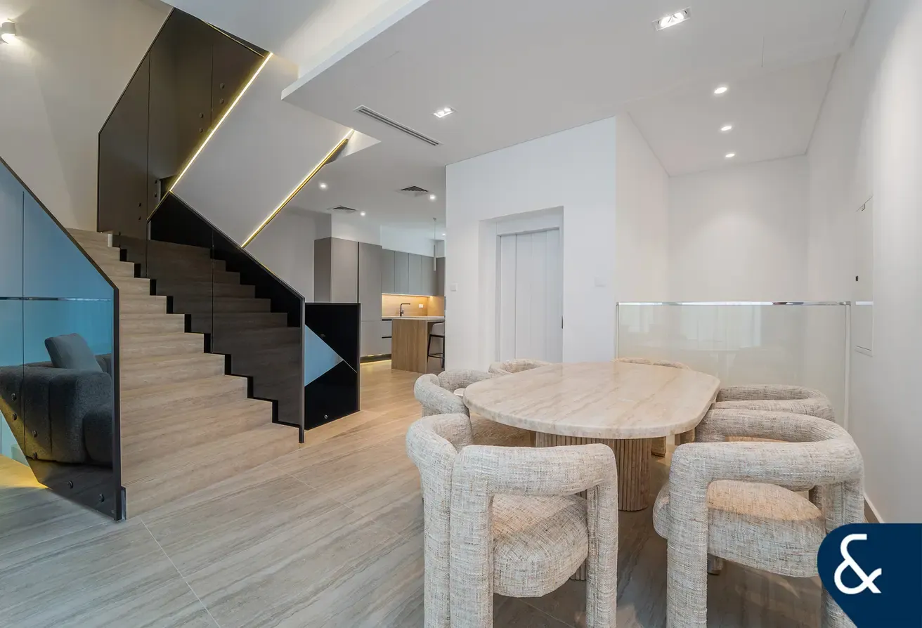 Newly Furnished | Close to the Bay | 4 Bed