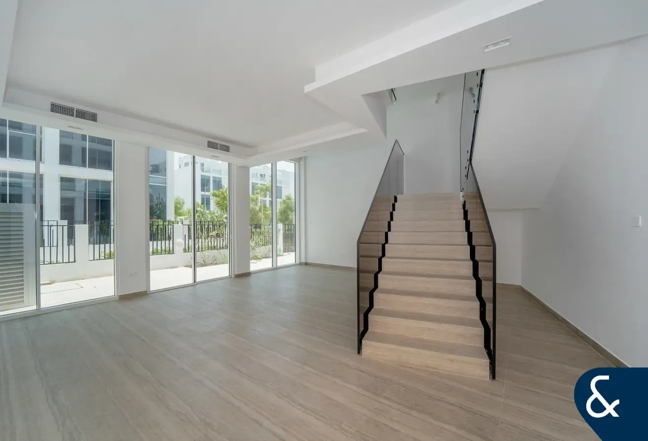 Corner | Close to the Bay | 2586.46 Sq Ft
