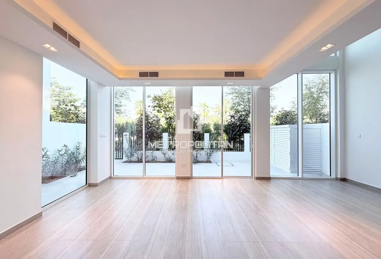 Luxury Villa | Park and Pool View | Front Row