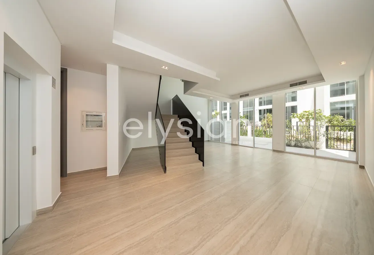 Family Friendly | Rooftop Pool | Private Elevator