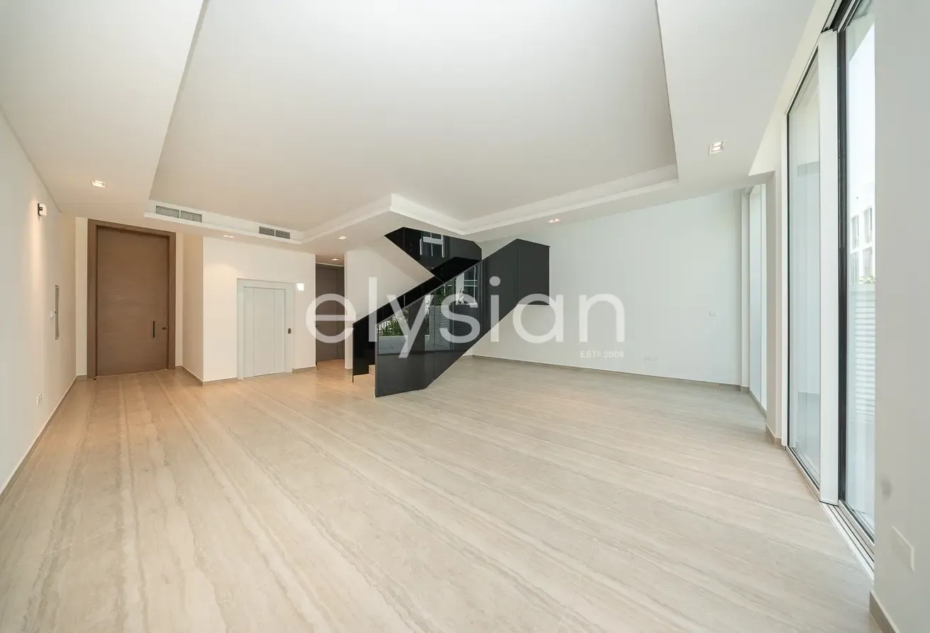 Family Friendly | Rooftop Pool | Private Elevator