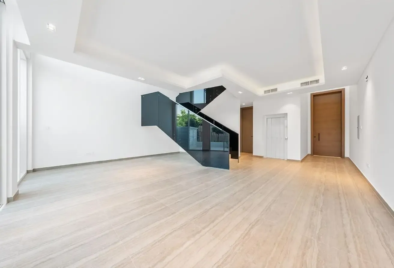 Brand new | 14 months | Easy access to Bay