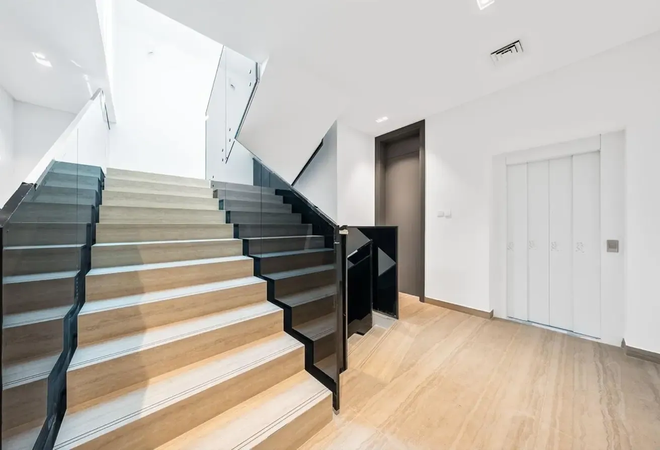 Brand new | 14 months | Easy access to Bay