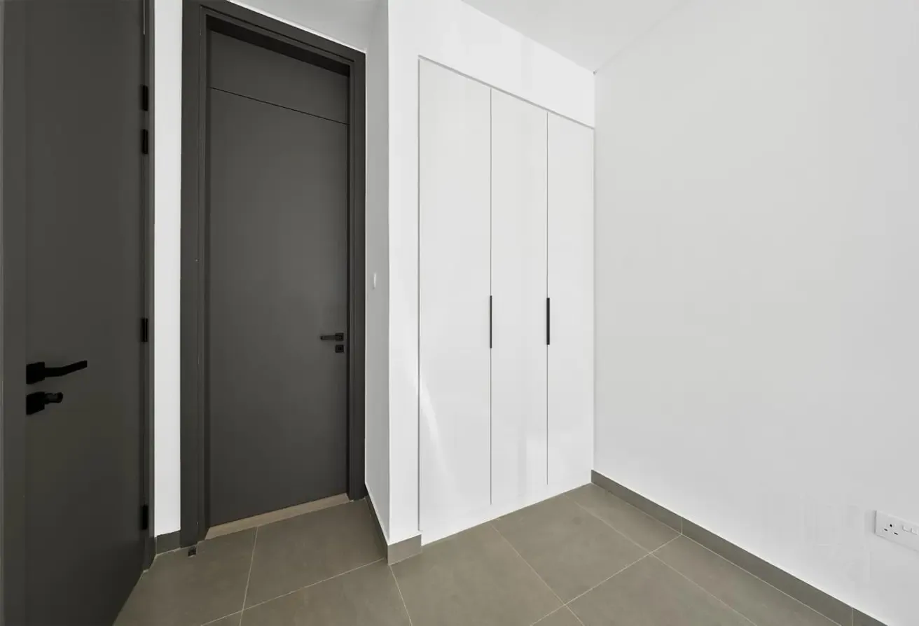 Brand new | 14 months | Easy access to Bay
