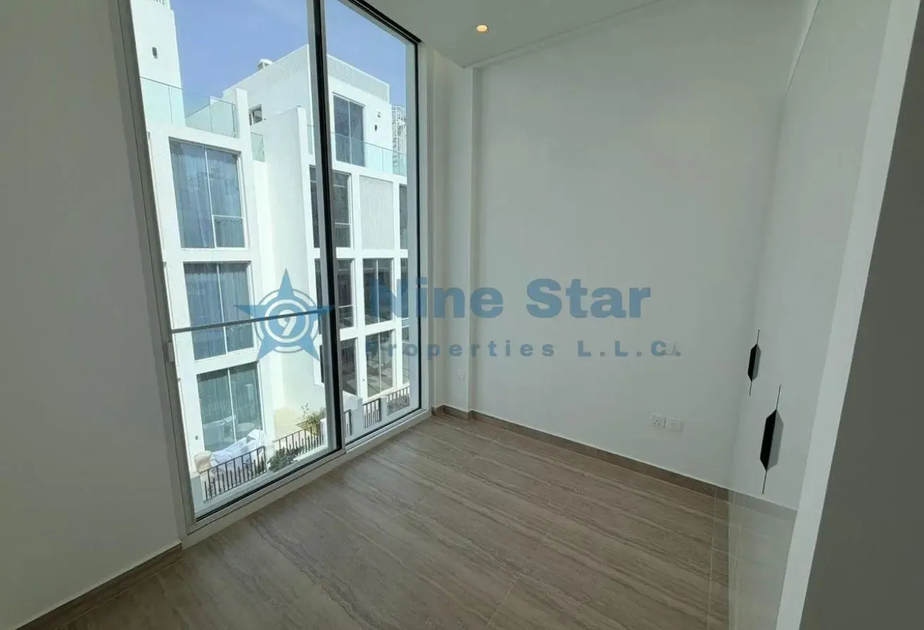 BRAND NEW / SPECIOUS LAYOUT / READY TO MOVE