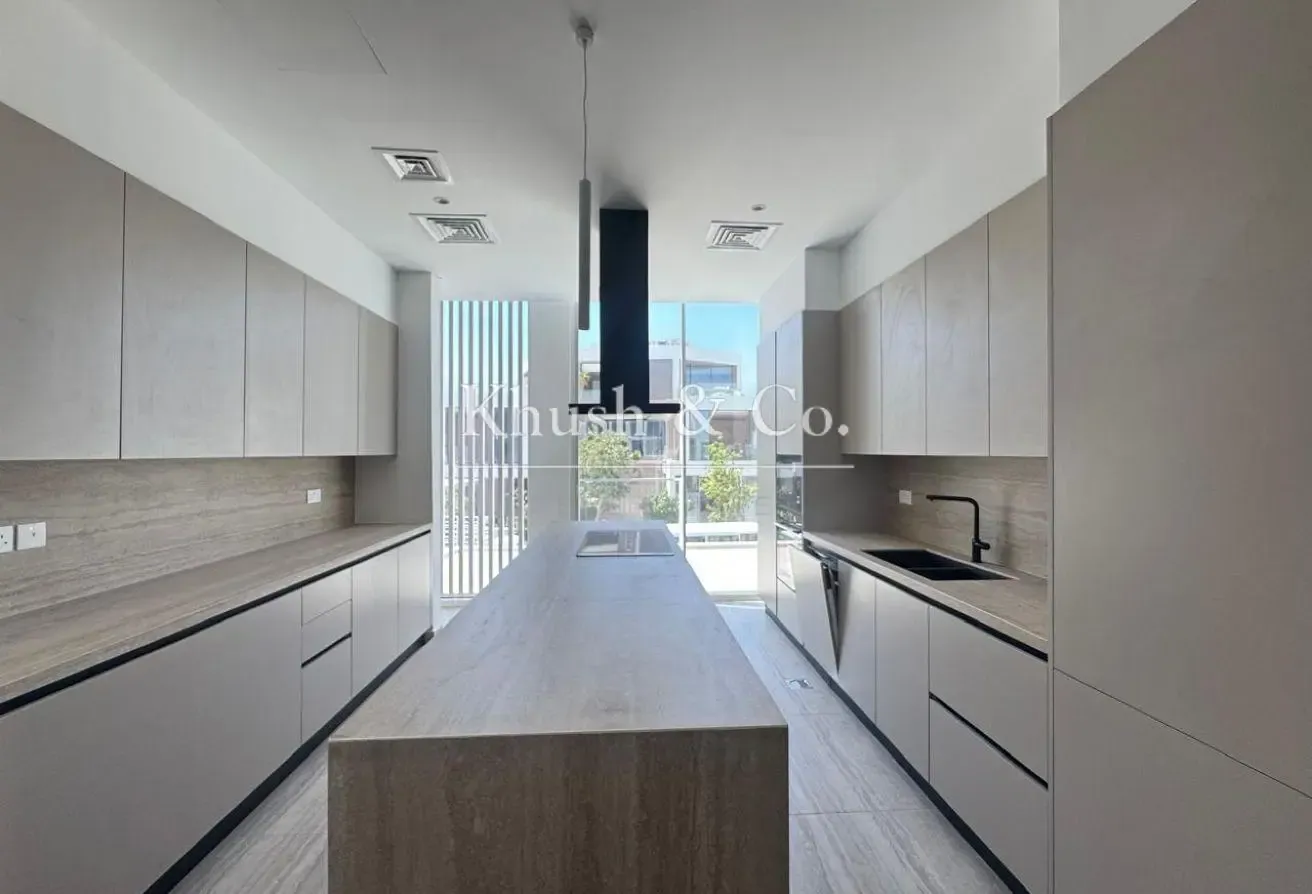 Family Villa | Bright & Spacious | Vacant