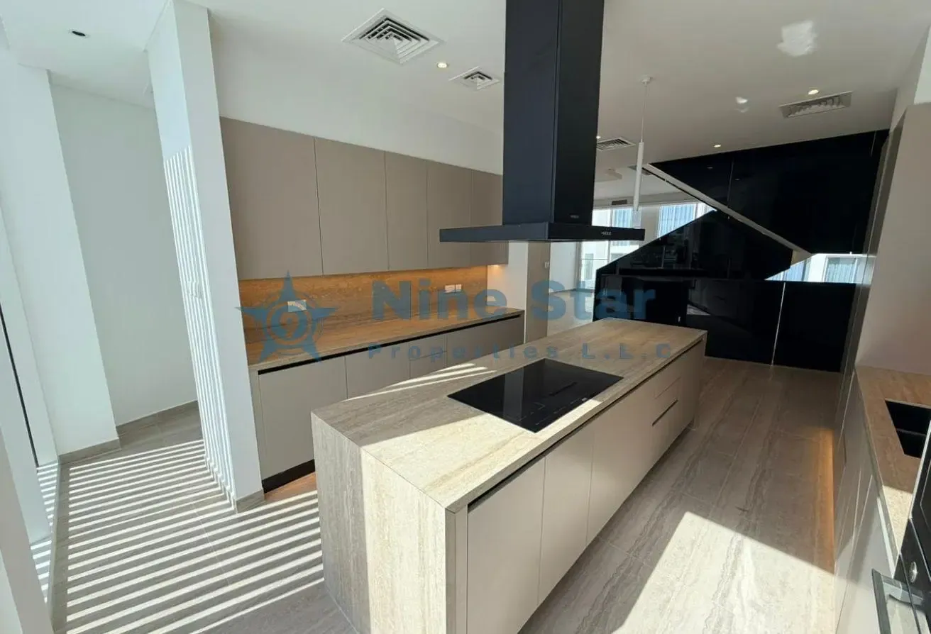 BRAND NEW / SPECIOUS LAYOUT / READY TO MOVE