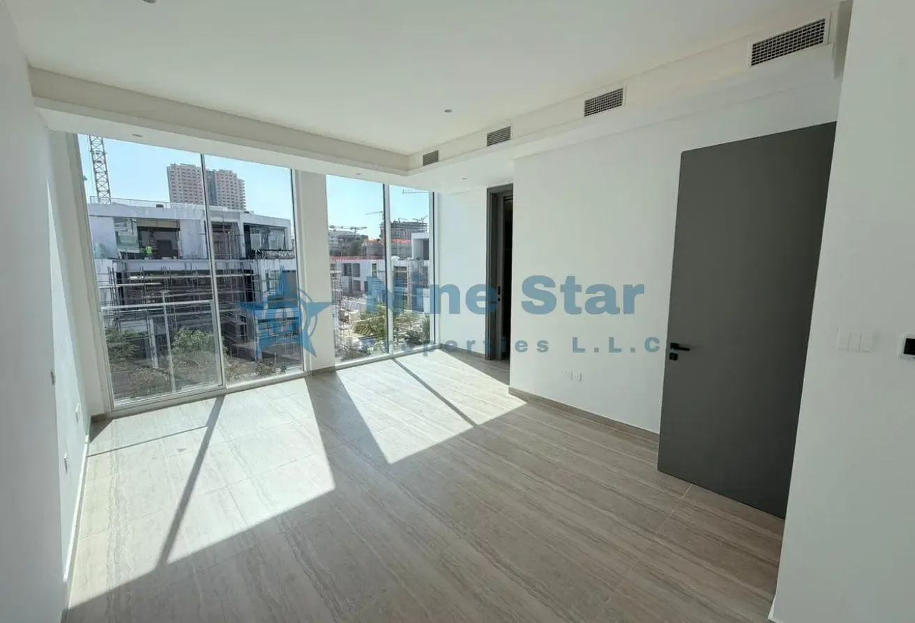 BRAND NEW / SPECIOUS LAYOUT / READY TO MOVE