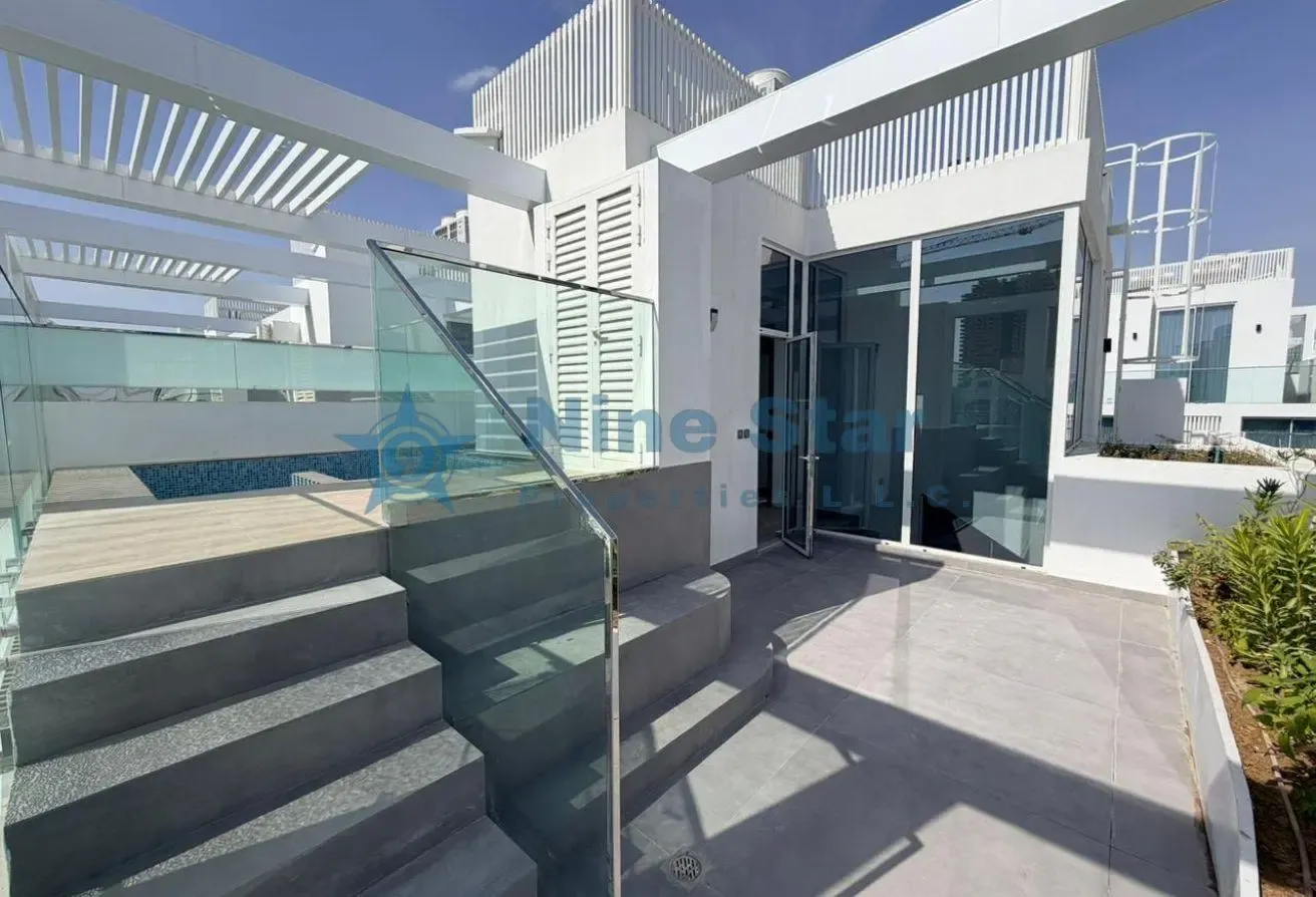 BRAND NEW / SPECIOUS LAYOUT / READY TO MOVE