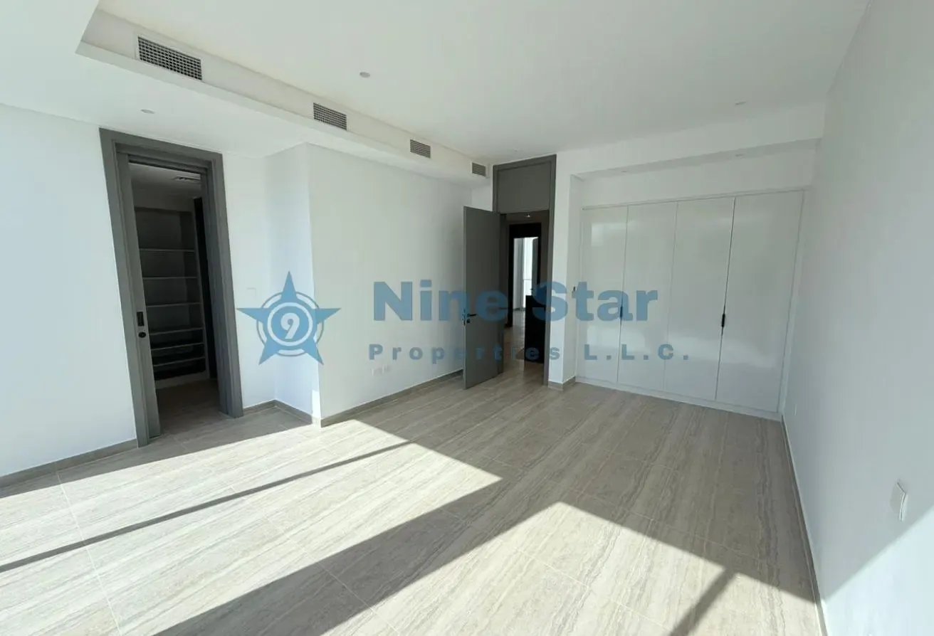 BRAND NEW / SPECIOUS LAYOUT / READY TO MOVE
