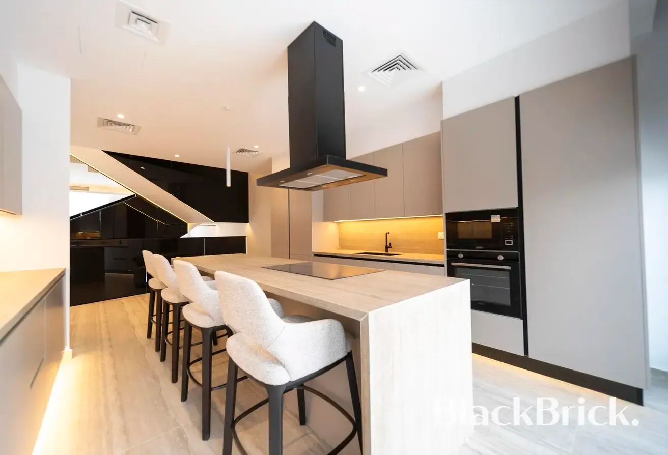 Exceptionally Furnished Ixora Townhouse