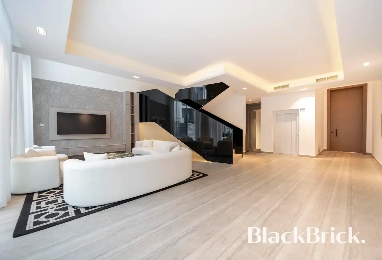Exceptionally Furnished Ixora Townhouse